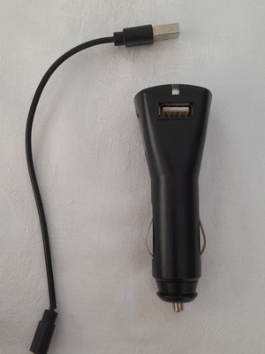 Φορτιστής αυτοκινήτου με θύρα USB και έξοδο 12 V like new