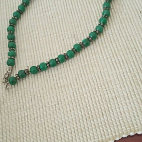 Silver necklace with malachite like new