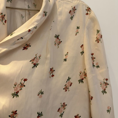 Satin cream floral shirt like new, versatile layering piece