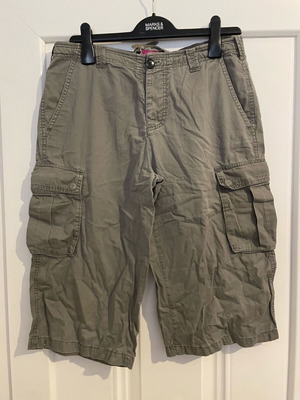 Aggressive vintage boys Bermuda shorts khaki size 31 very good condition