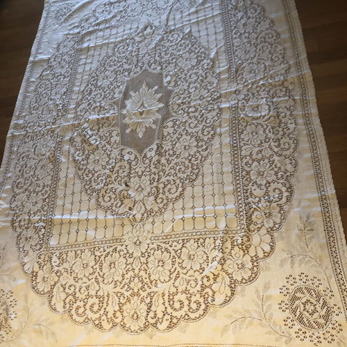 Vintage ecru tablecloth 150x200cm machine lace used