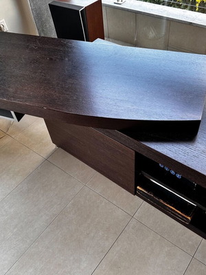 Low television furniture with storage space and space for consoles or stereo