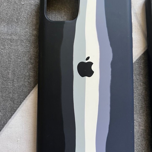 iPhone 11 Pro Max cases like new, pack of 4 with ring holder gift