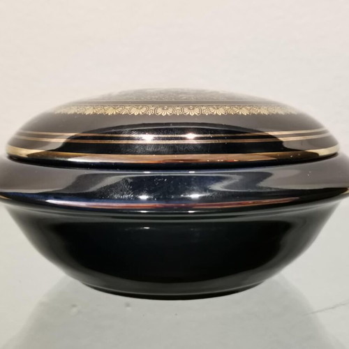 Porcelain jewelry box used with 24k gold, vintage