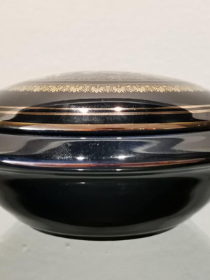 Porcelain jewelry box used with 24k gold, vintage