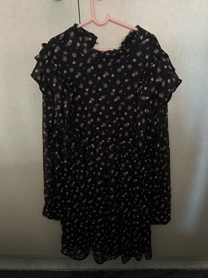 Pull & Bear women's dress like new, black with flowers and ruffles