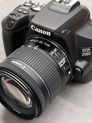 Canon EOS 250D Φωτογραφική DSLR Καινούργια με φακό 18-55 IS STM