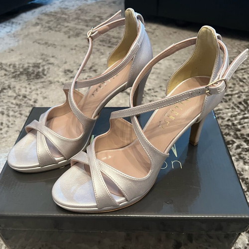 Ellen wedding shoe new, size 37, pearl color
