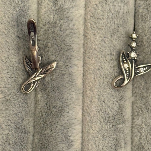 Jenavi silver earrings new with zirconia