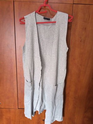 Stradivarius sleeveless knit like new, grey with pockets