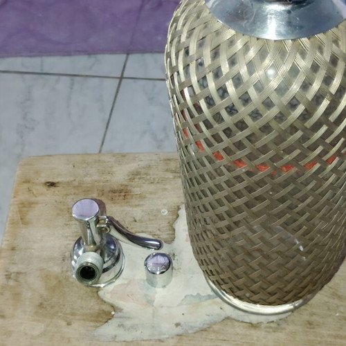 Siphon vintage used glass with metal mesh and chrome head