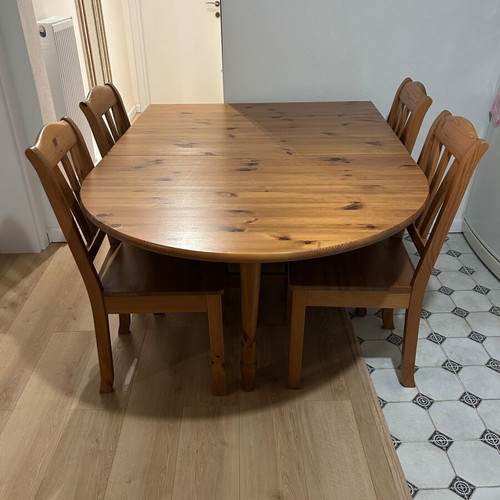 Τραπεζαρία Lasse IKEA μεταχειρισμένη με τέσσερις καρέκλες
