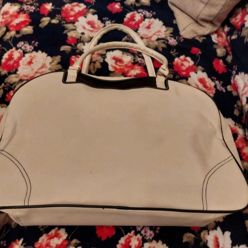Elle travel bag used, white and cream