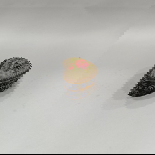 Vintage Μικρό Cloisonne κουτί με χειροποίητο κέντημα στο καπάκι του 1940