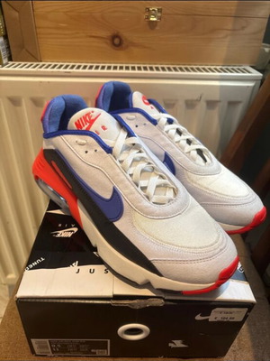 Nike Air Max 2090 sneakers new, size 43, white and red