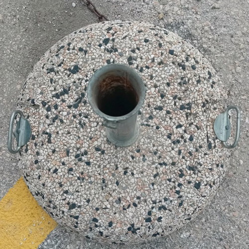 Umbrella base like new with handles 50 kg