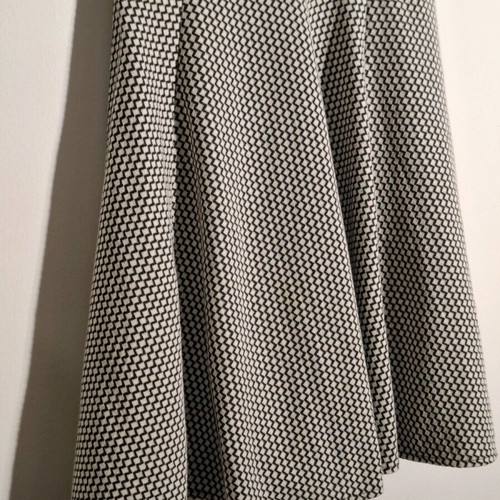 Black and white dress like new, sleeveless with zigzag patterns