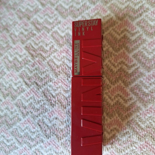 Maybelline Super Stay Vinyl Ink Lipstick No 55 Royal like new