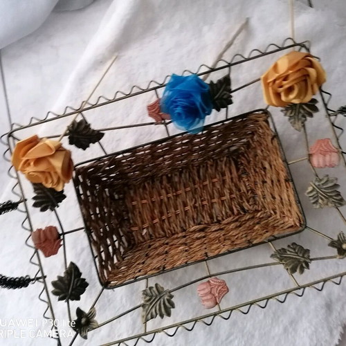 Decorative basket like new
