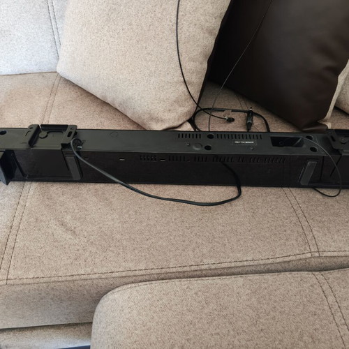 LG Soundbar new with remote and mounts
