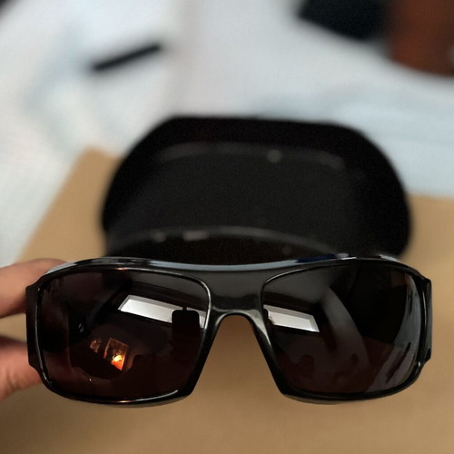 Gucci sunglasses, black