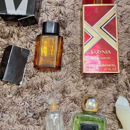 Various miniature perfume testers used, pack