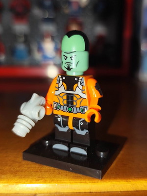 Leader Marvel Comics figure like new with base and grey blaster