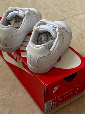 Nike Court Royale (PSV) white sneakers used size 30