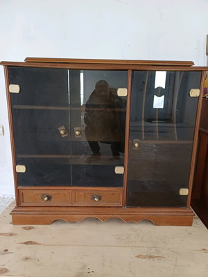 TV cabinet like new, dimensions 98x90x40