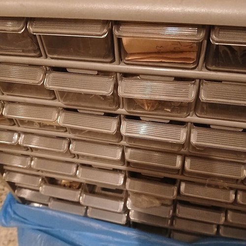 Screw Organizer like new with multiple compartments for small parts
