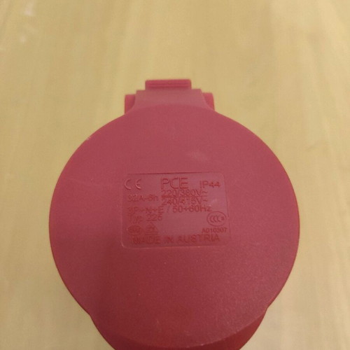 Shark 5x32A IP44 Female Extension Plug new