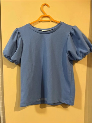Anel Blue T-shirt with Puff Sleeves like new, size L