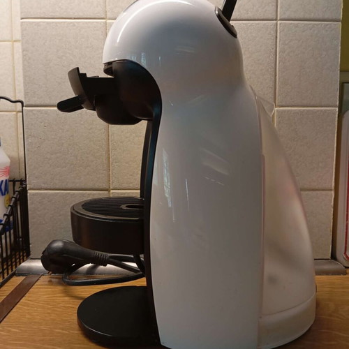 Dolce Gusto espresso coffee maker like new with capsules