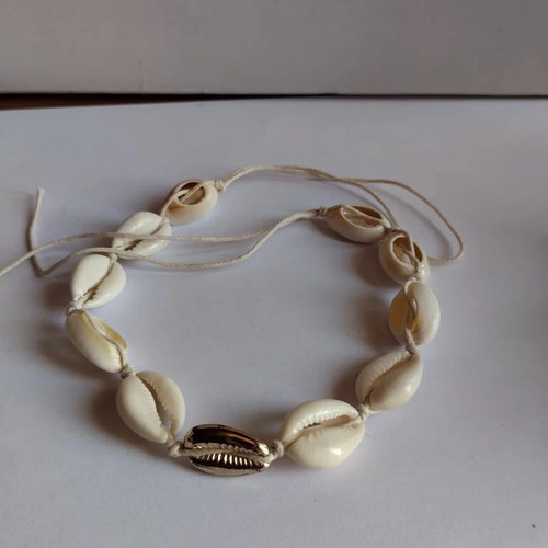 Shell anklet with gold shell center, adjustable length