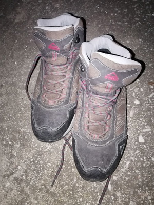 Mc Kinley shoes like new, size 45-45.5