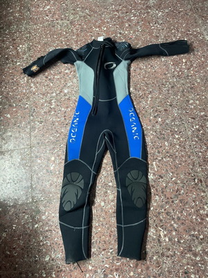 Neoprene 5mm diving suit small like new