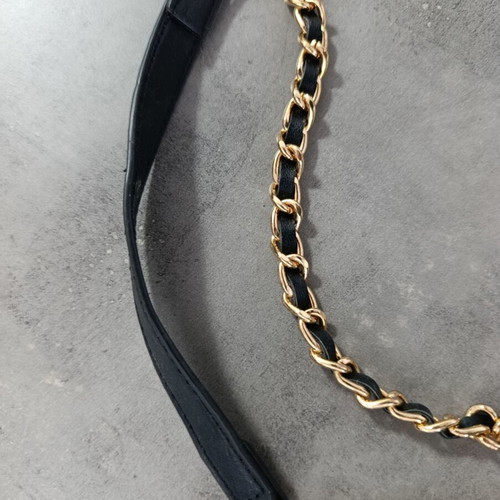 Black women's shoulder bag with gold chain new