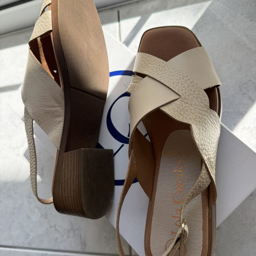 Lola Canales women's sandals size 38 like new, beige