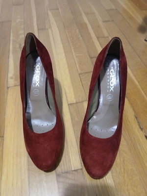 Geox pumps size 39 used, deep red color