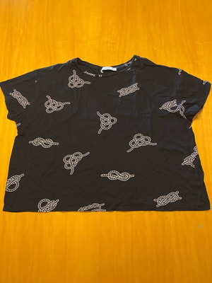Mango black crop T-shirt like new, size M
