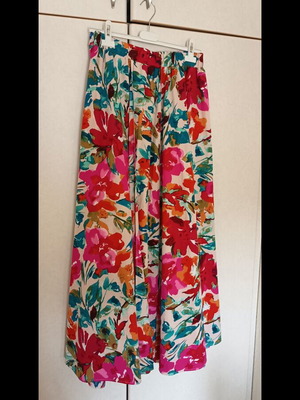 Maxi skirt floral with slits