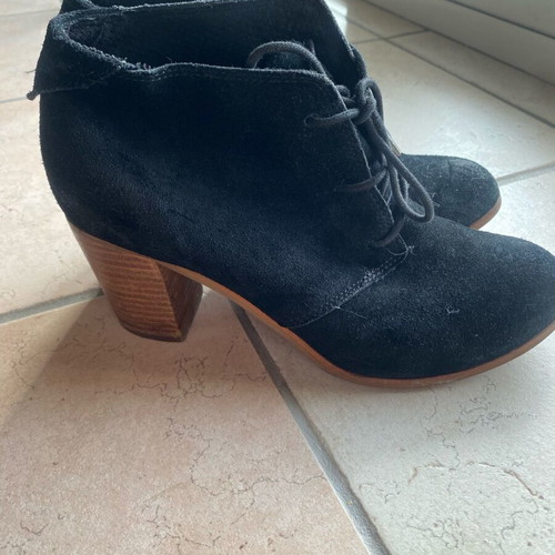 TOMS suede ankle boots used, black