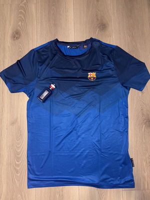 Barca short-sleeve athletic T-shirt with V chevron design