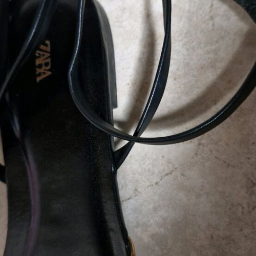 Zara flat sandals with thin straps and metallic detail, size 39