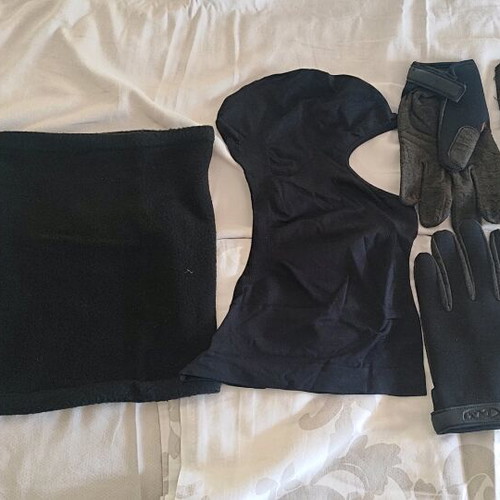 Motorcycle set used with full face helmet, 2 pairs of gloves and 2 neck warmers
