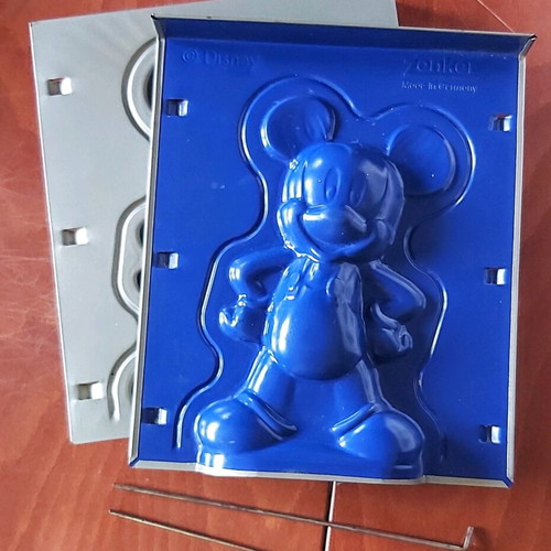 Mickey Mouse cake mold used
