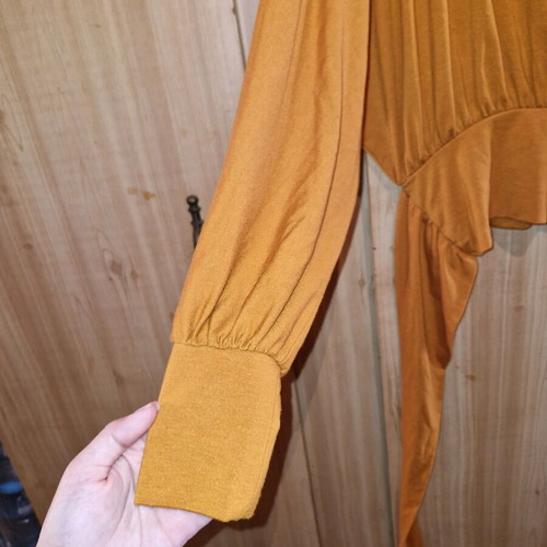 Long-sleeve mustard blouse size L like new