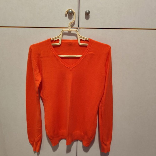 Celestino orange pullover new, size small