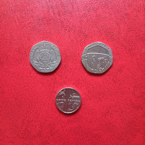 Lot 3 coins of the British Commonwealth