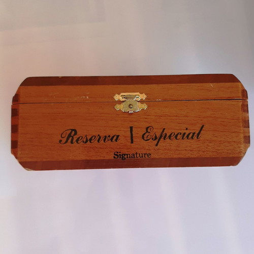 Hemingway Maduro cigar box used, cedar wood